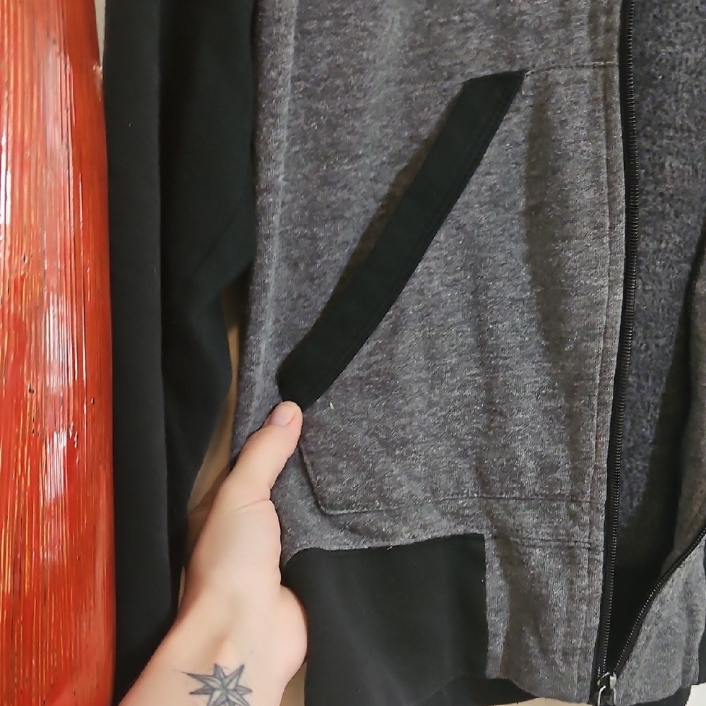 Billabong Charcoal and Black Zip-Up Hoodie - Picture 6 of 11